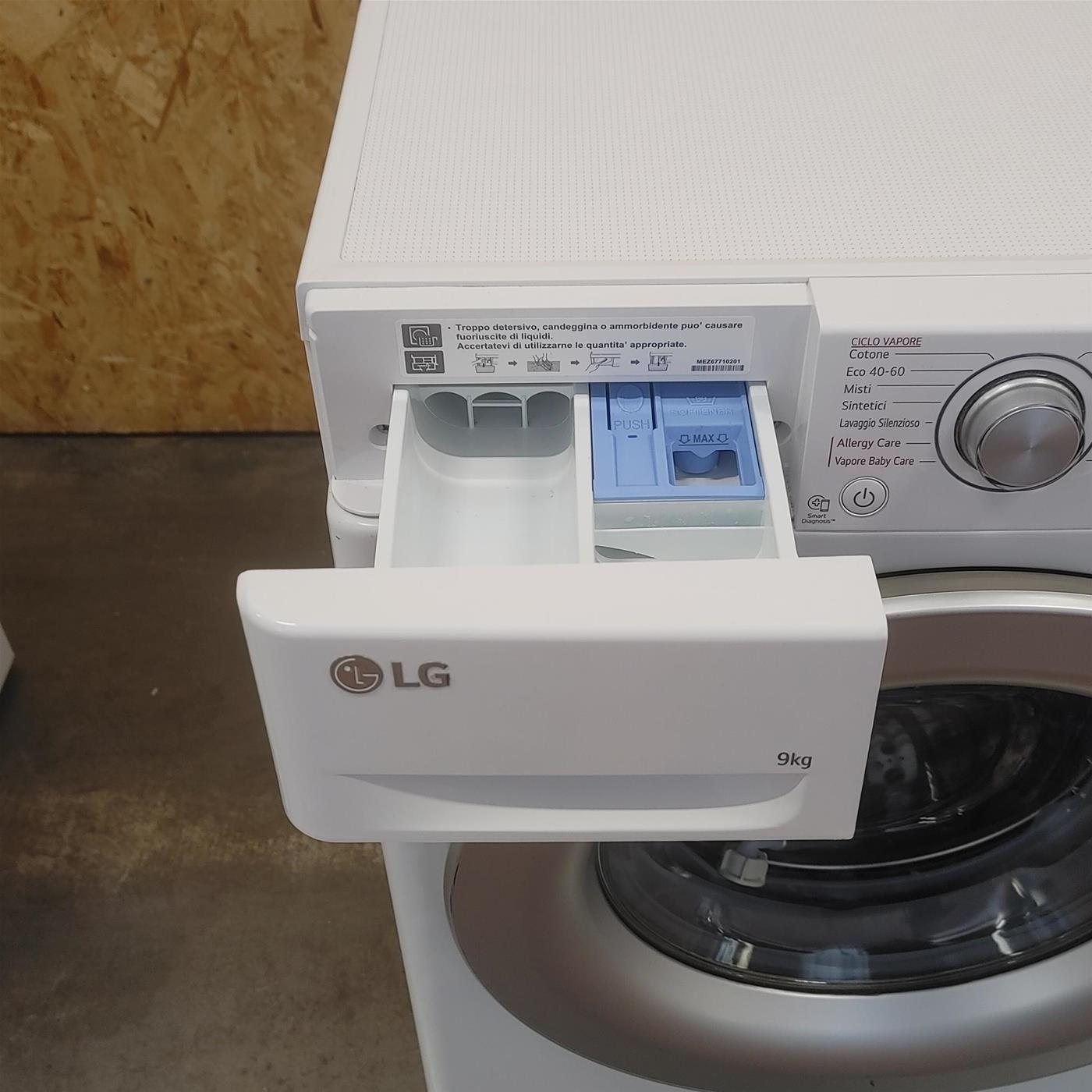 Lavatrice LG F4WV309SAE Carica frontale 9 kg 1400 Giri/min Bianco
