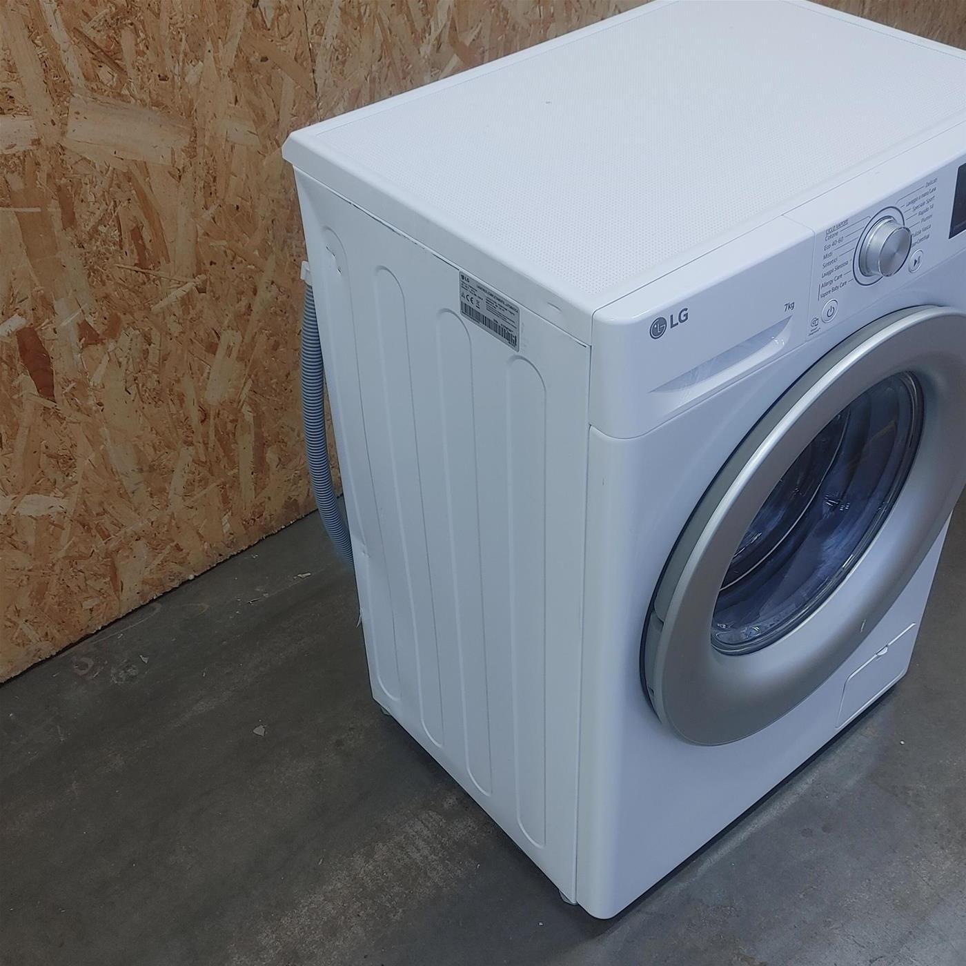 Lavatrice LG F2WV3S7S4E Slim AI DD 7 Kg