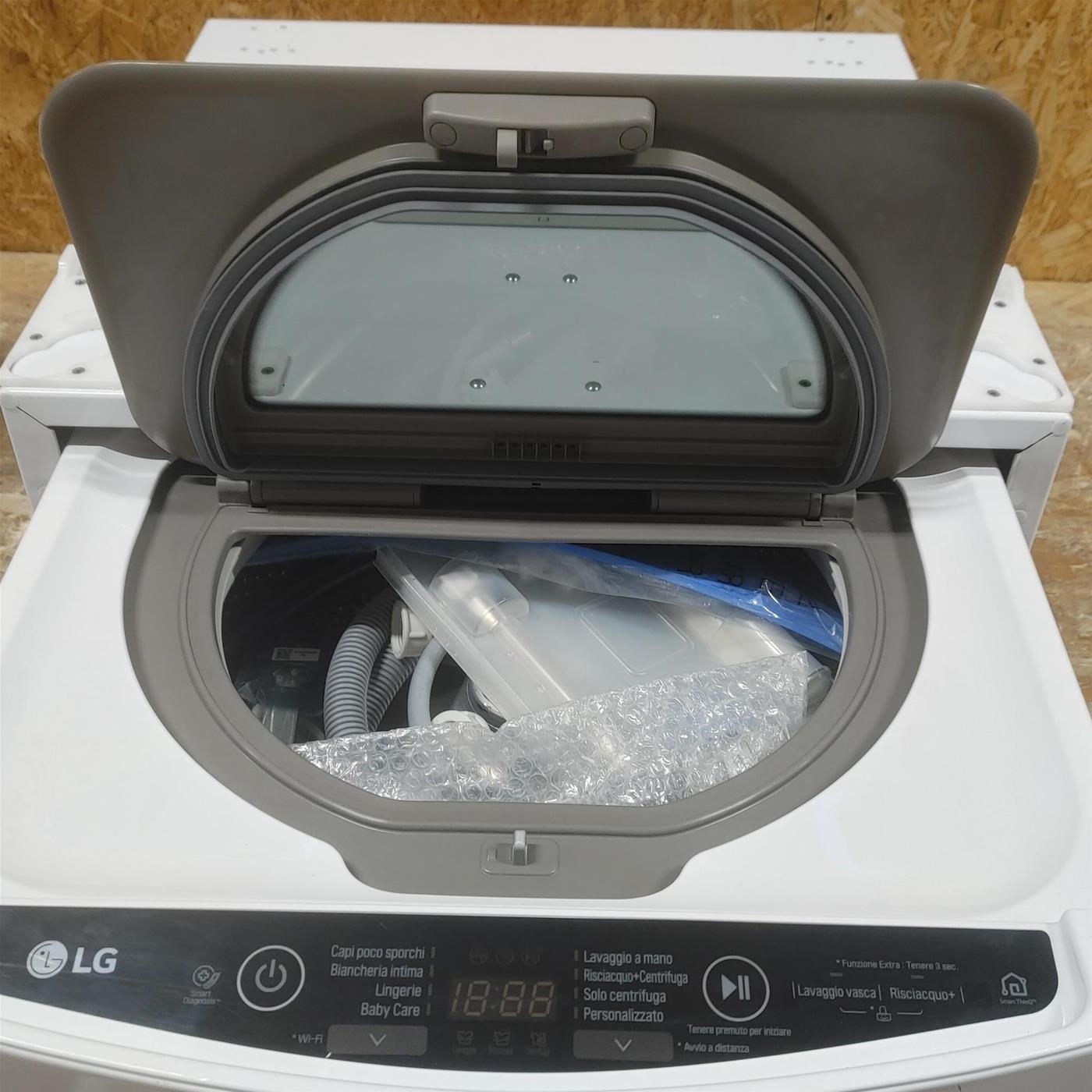 Lavatrice LG F8K5XN3 Carica dall'alto 2 Kg