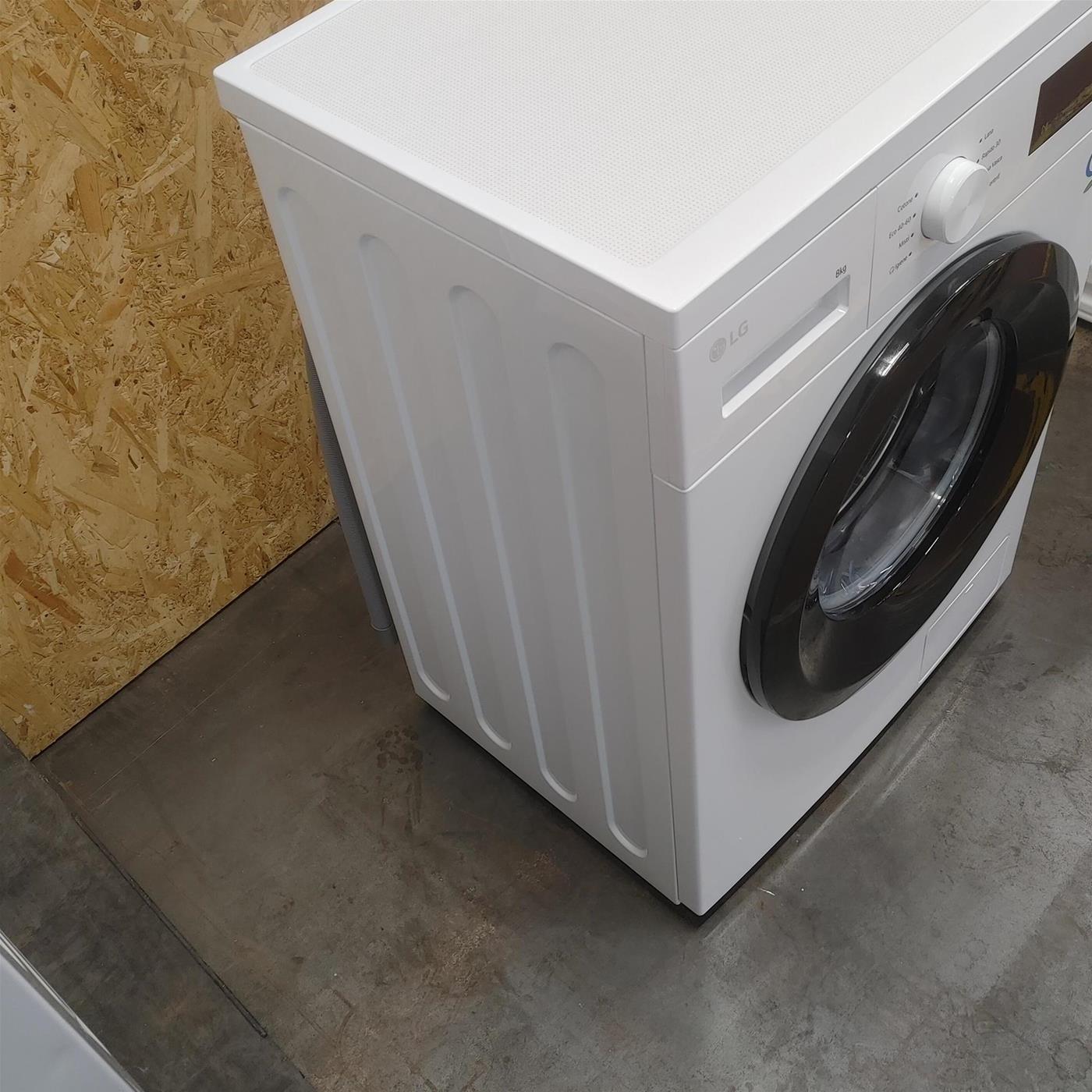 Lavatrice slim LG F4NA10S8NWK Top rimovibile Classe A 8 Kg