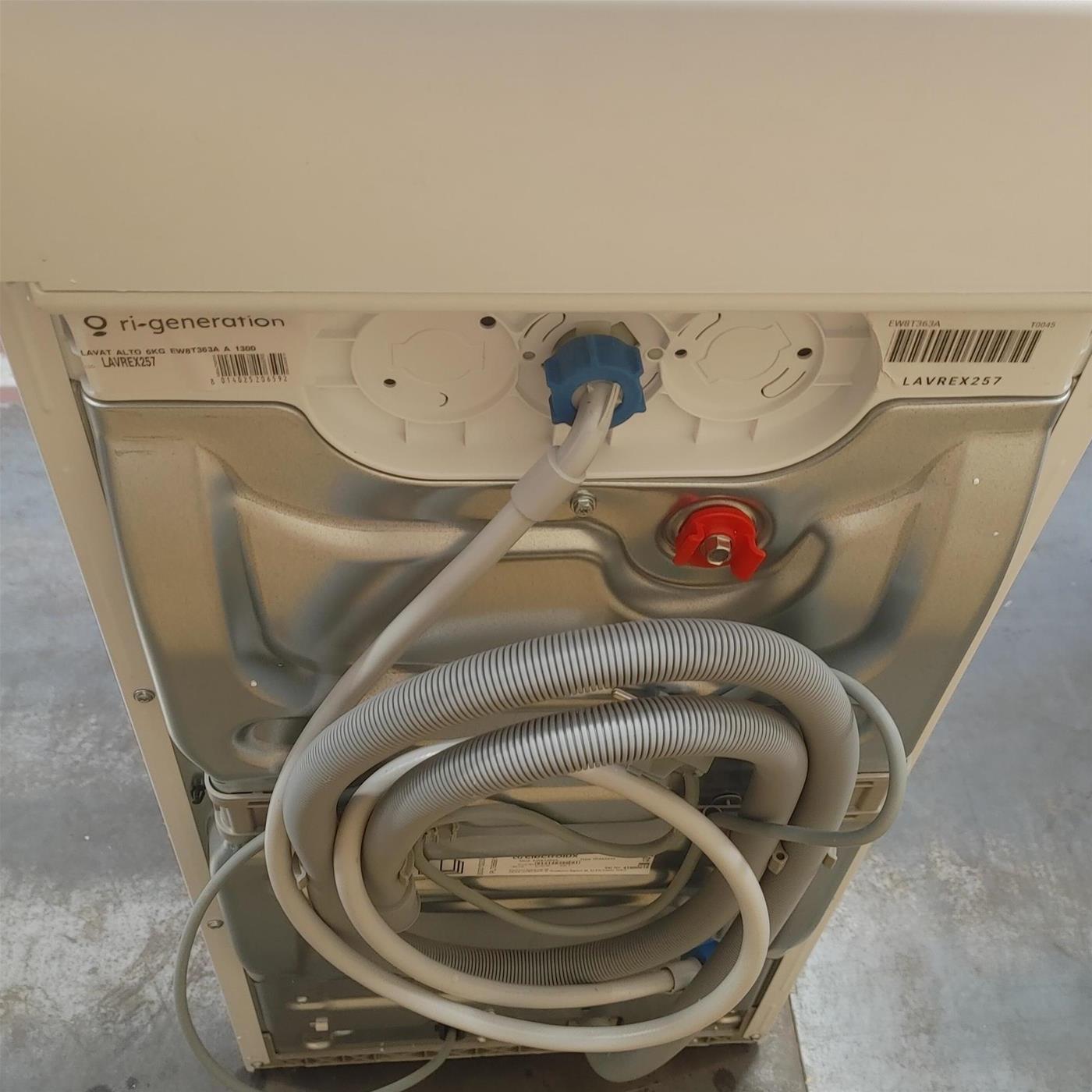 Lavatrice Electrolux EW8T363A Carica dall'alto 6 kg 1251 giri Bianco