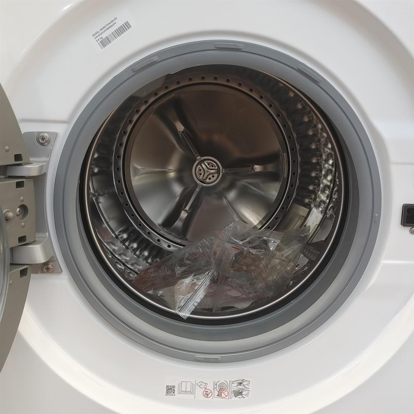 Lavatrice Samsung WW90T934ASH Carica frontale 9 kg 1400 giri Bianco