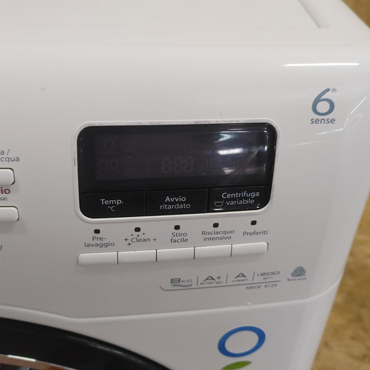 Whirlpool AWOE8129 lavatrice Caricamento frontale 8 kg 1200 Giri/min Bianco