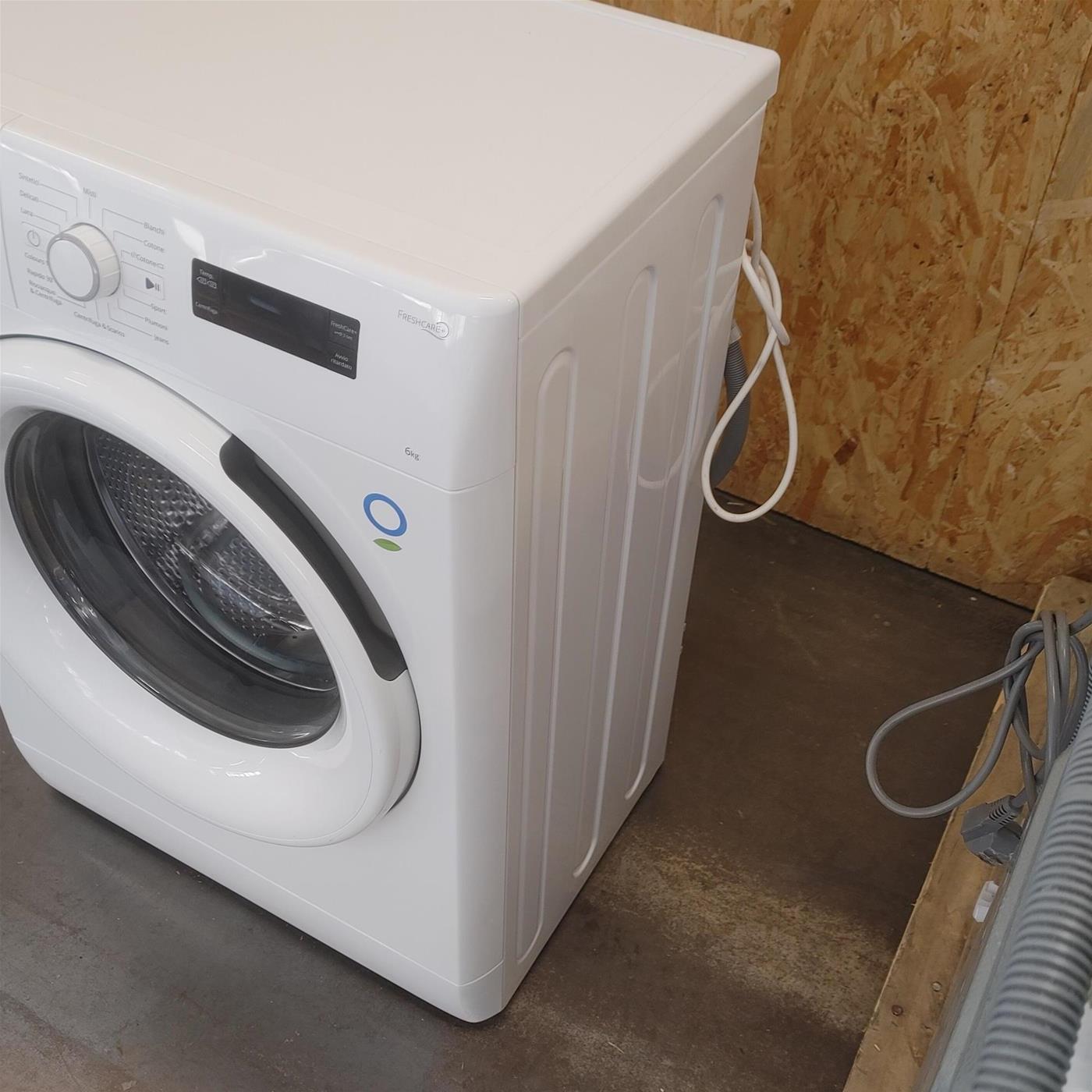 Lavatrice Whirlpool FWSF61253W IT Caricamento frontale 6 kg