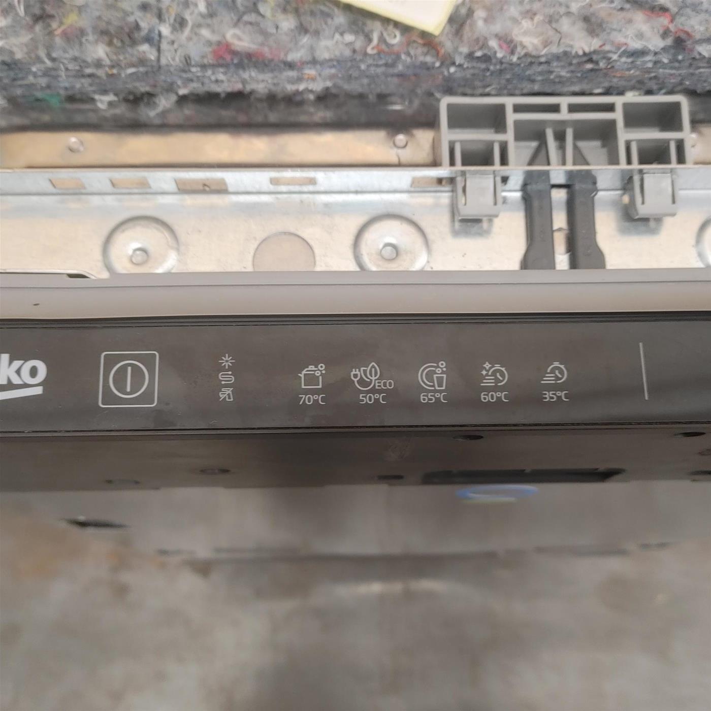 Lavastoviglie Beko DIS35023 A scomparsa totale 10 coperti