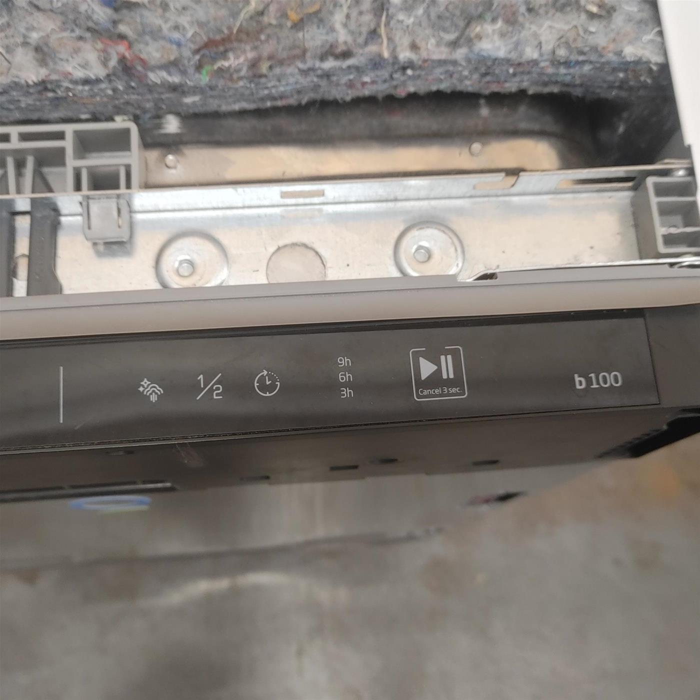 Lavastoviglie Beko DIS35023 A scomparsa totale 10 coperti