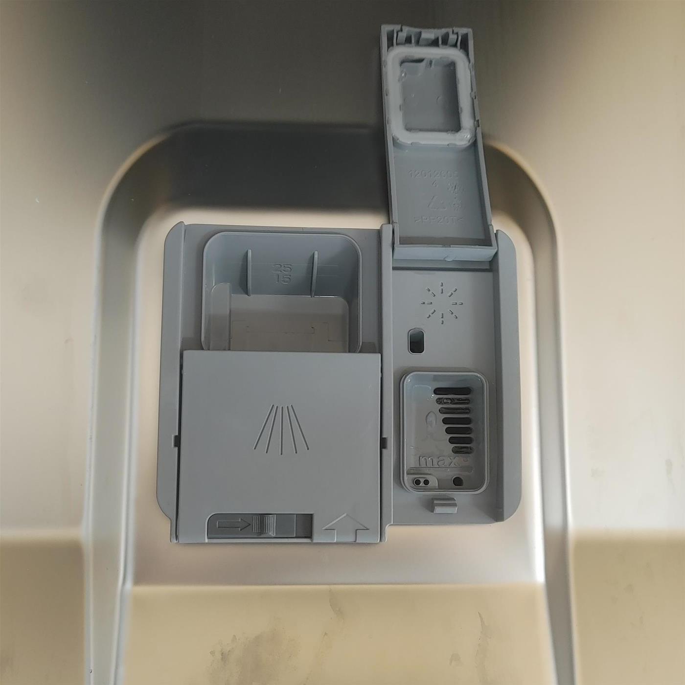 Lavastoviglie Beko DIS35023 A scomparsa totale 10 coperti