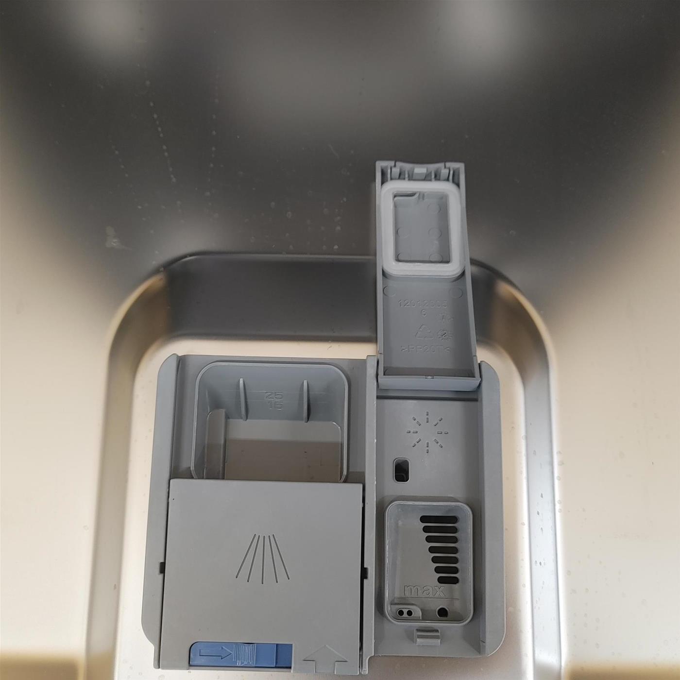 Lavastoviglie Beko DSN2643M0X Semincasso 14 coperti E