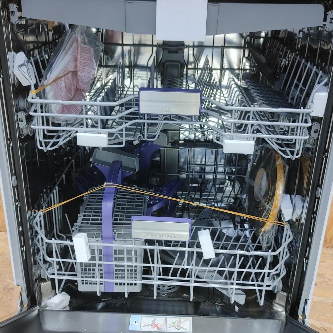 Lavastoviglie Beko BDIN38530D A scomparsa totale 15 coperti D