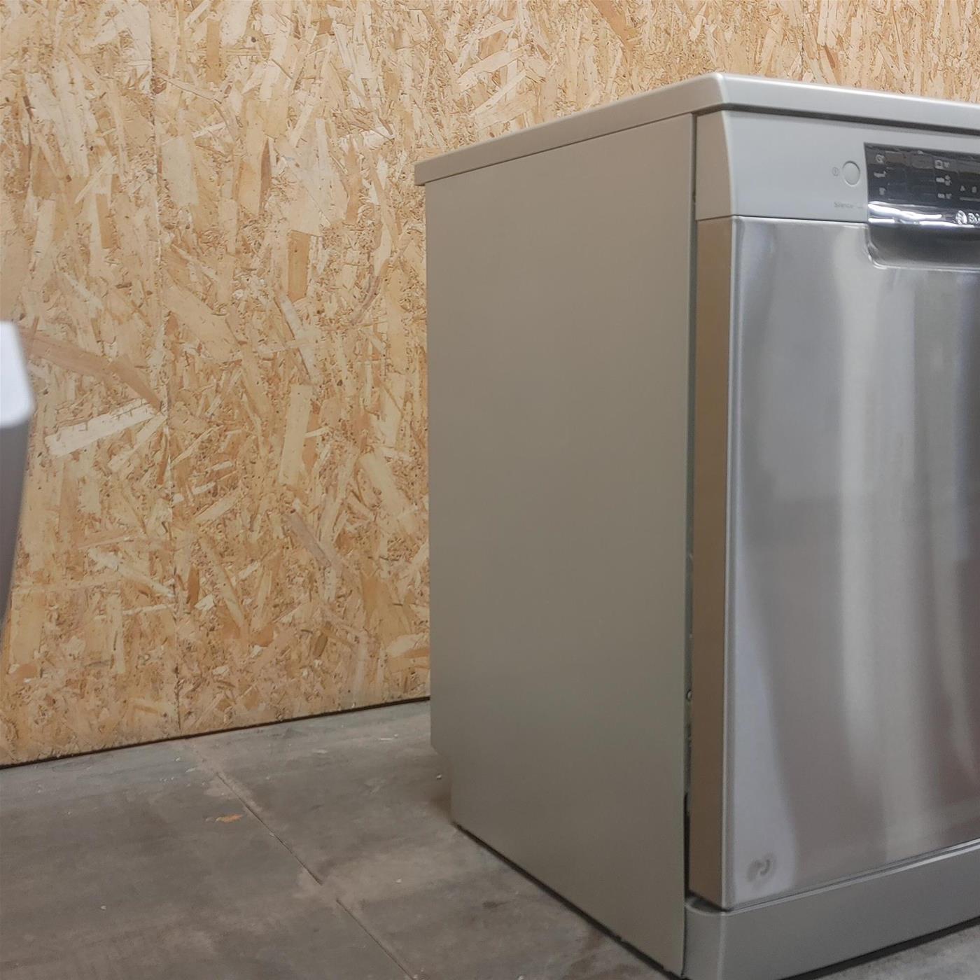 Bosch Serie 4 SMS46KI01E lavastoviglie Libera installazione 13 coperti E
