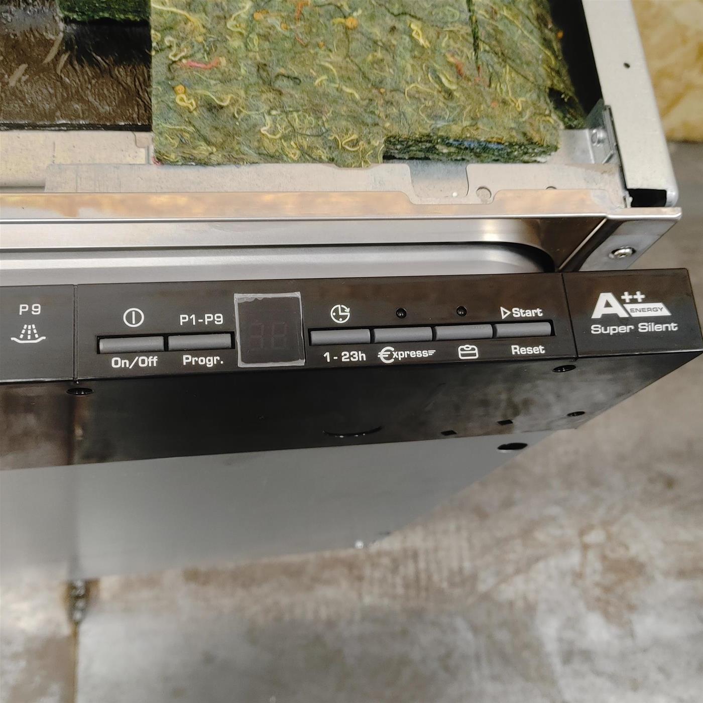 Candy CDIM 5146/T 16 coperti a scomparsa totale