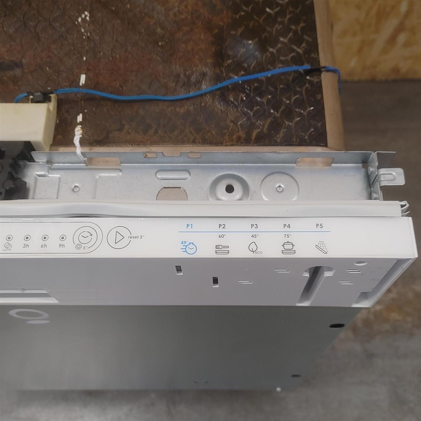 Lavastoviglie CANDY CIMC E0W 3E53 a Scomparsa Totale 13 coperti