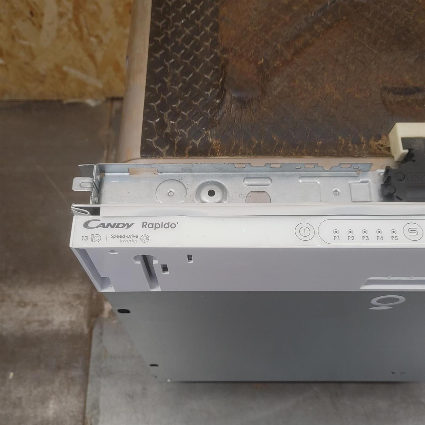 Lavastoviglie CANDY CIMC E0W 3E53 a Scomparsa Totale 13 coperti