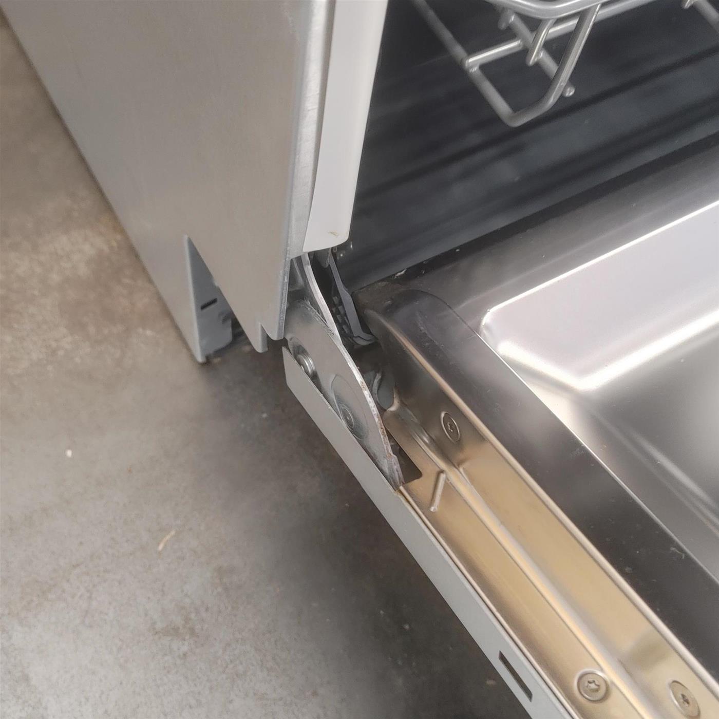 Lavastoviglie CANDY CIMC E0W 3E53 a Scomparsa Totale 13 coperti