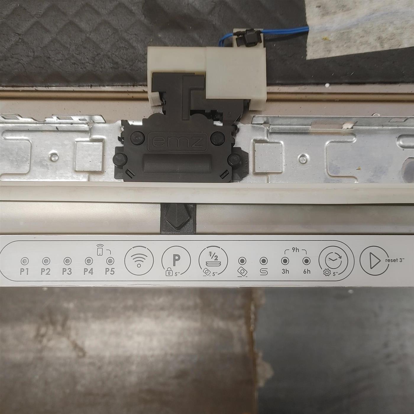 Lavastoviglie Candy CIP 3E7L0W a scomparsa totale 13 coperti