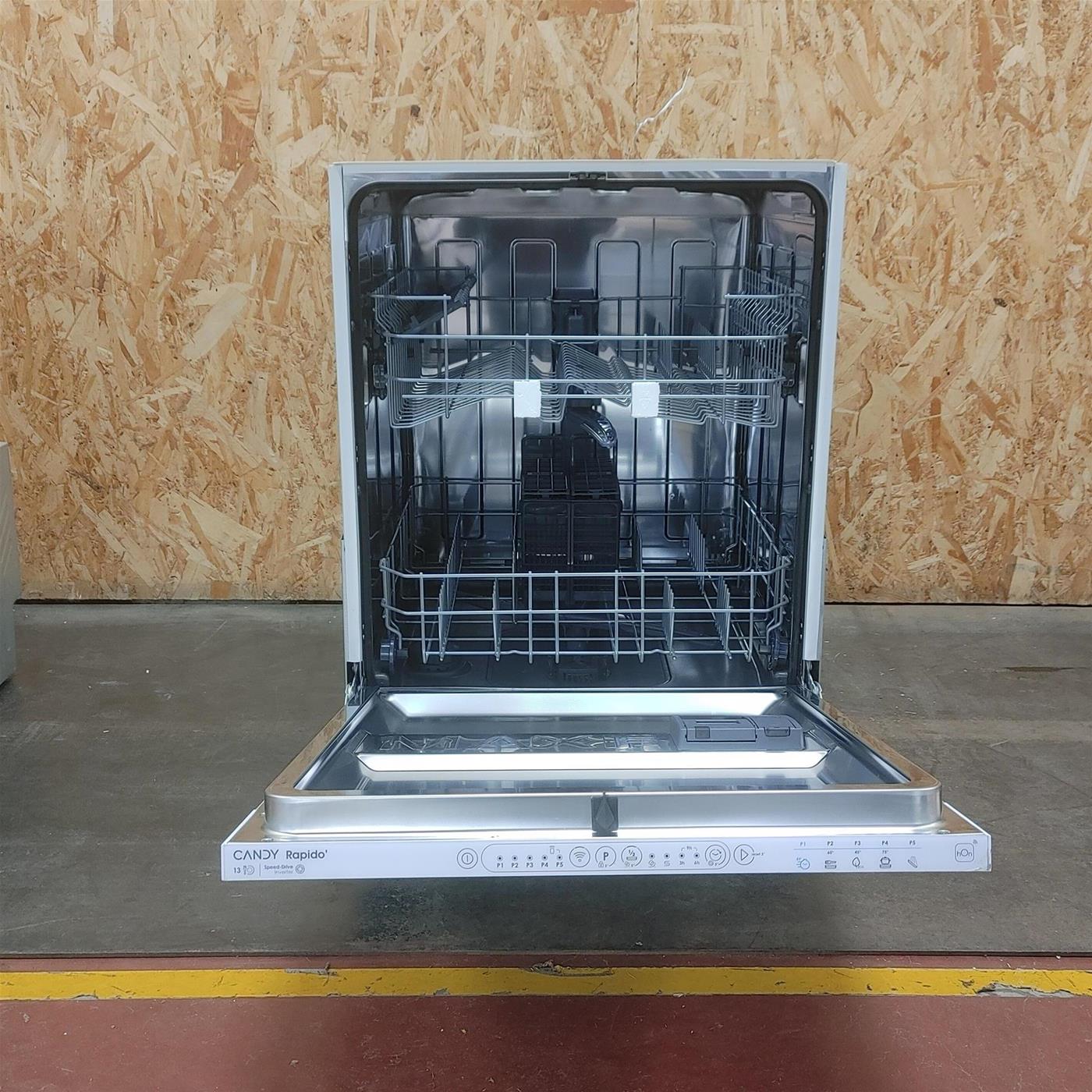 Lavastoviglie Candy CIP 3E7L0W a scomparsa totale 13 coperti