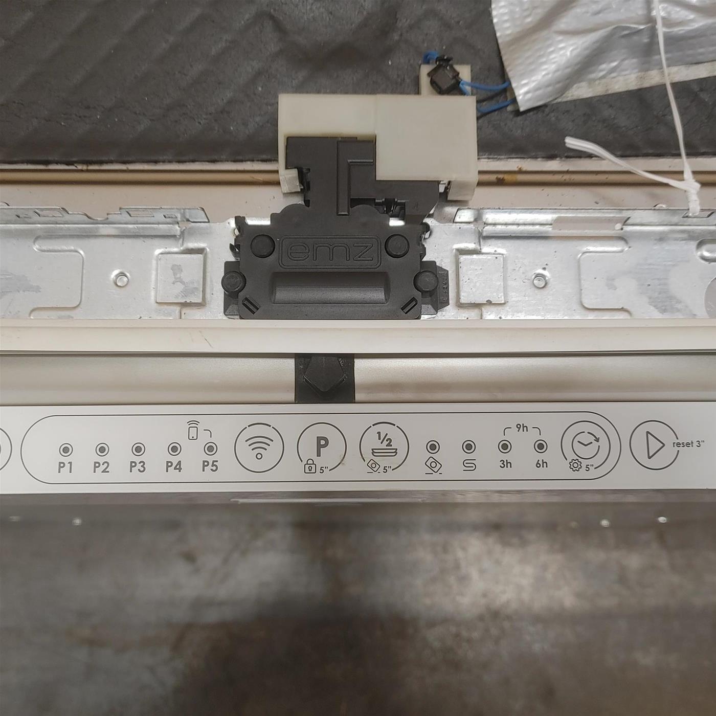 Lavastoviglie Candy CIP 3E7L0W a scomparsa totale 13 coperti