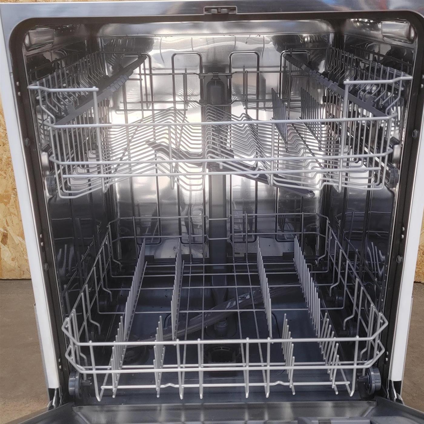 Lavastoviglie CANDY CIMC E0W 3E53 a Scomparsa Totale