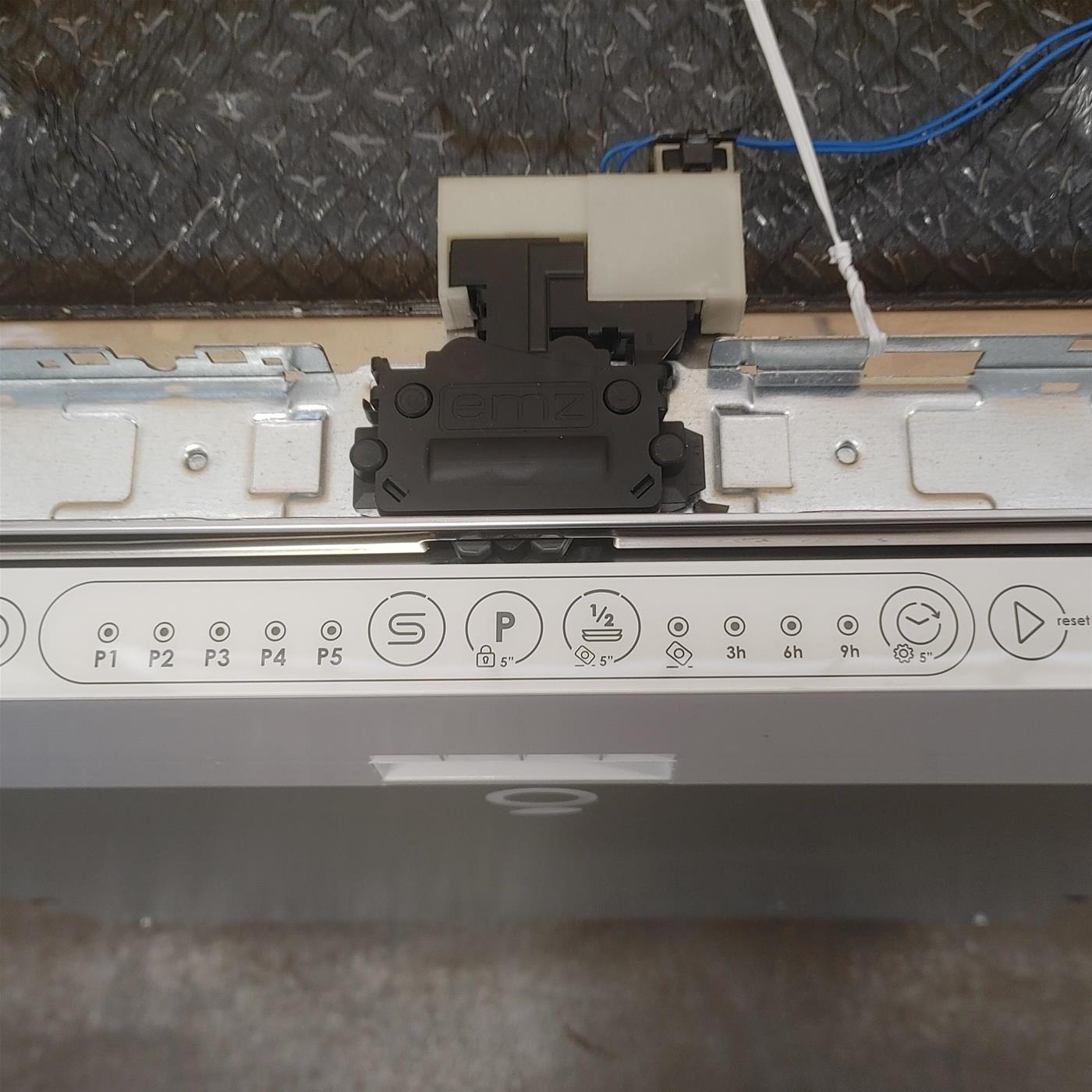 Lavastoviglie CANDY CIMC E0W 3E53 a Scomparsa Totale