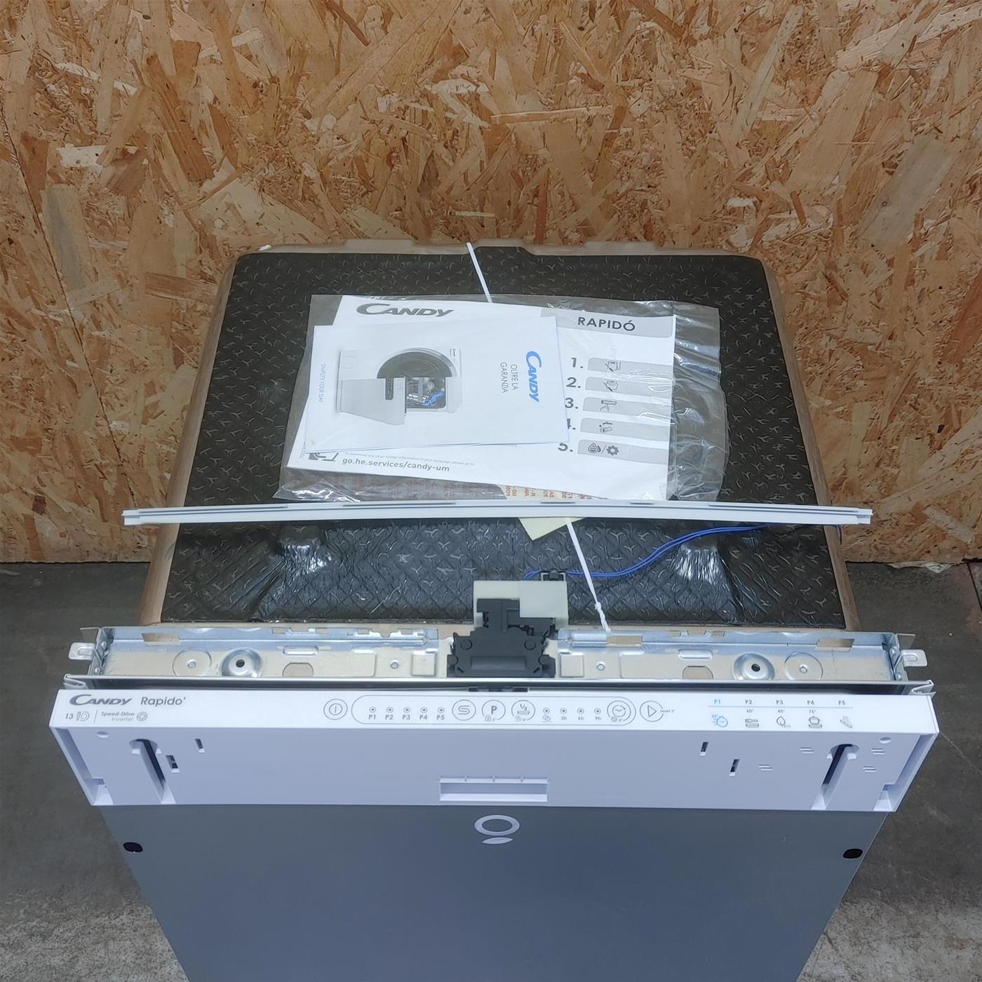 Lavastoviglie CANDY CIMC E0W 3E53 a Scomparsa Totale