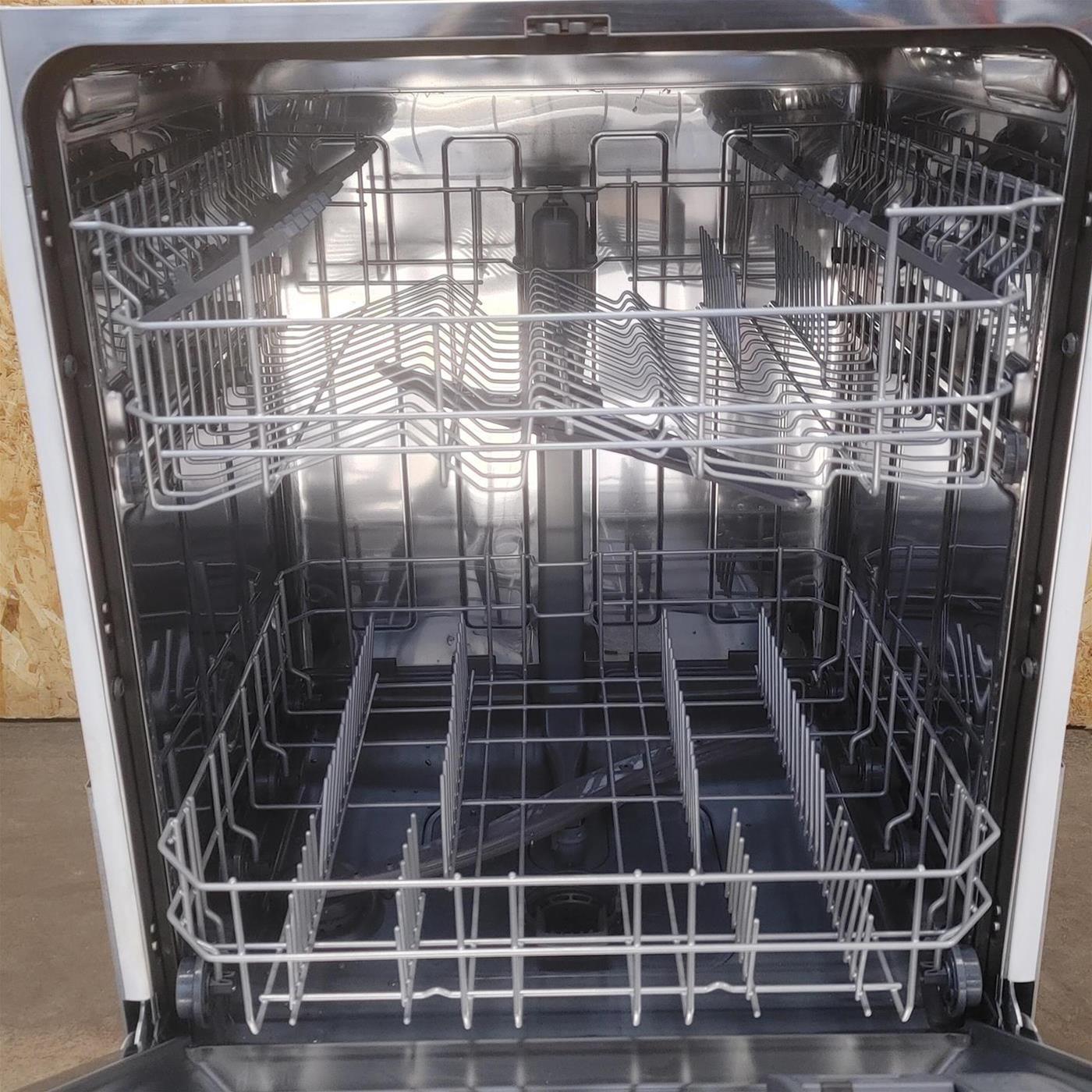 Lavastoviglie CANDY CIMC E0W 3E53 a Scomparsa Totale