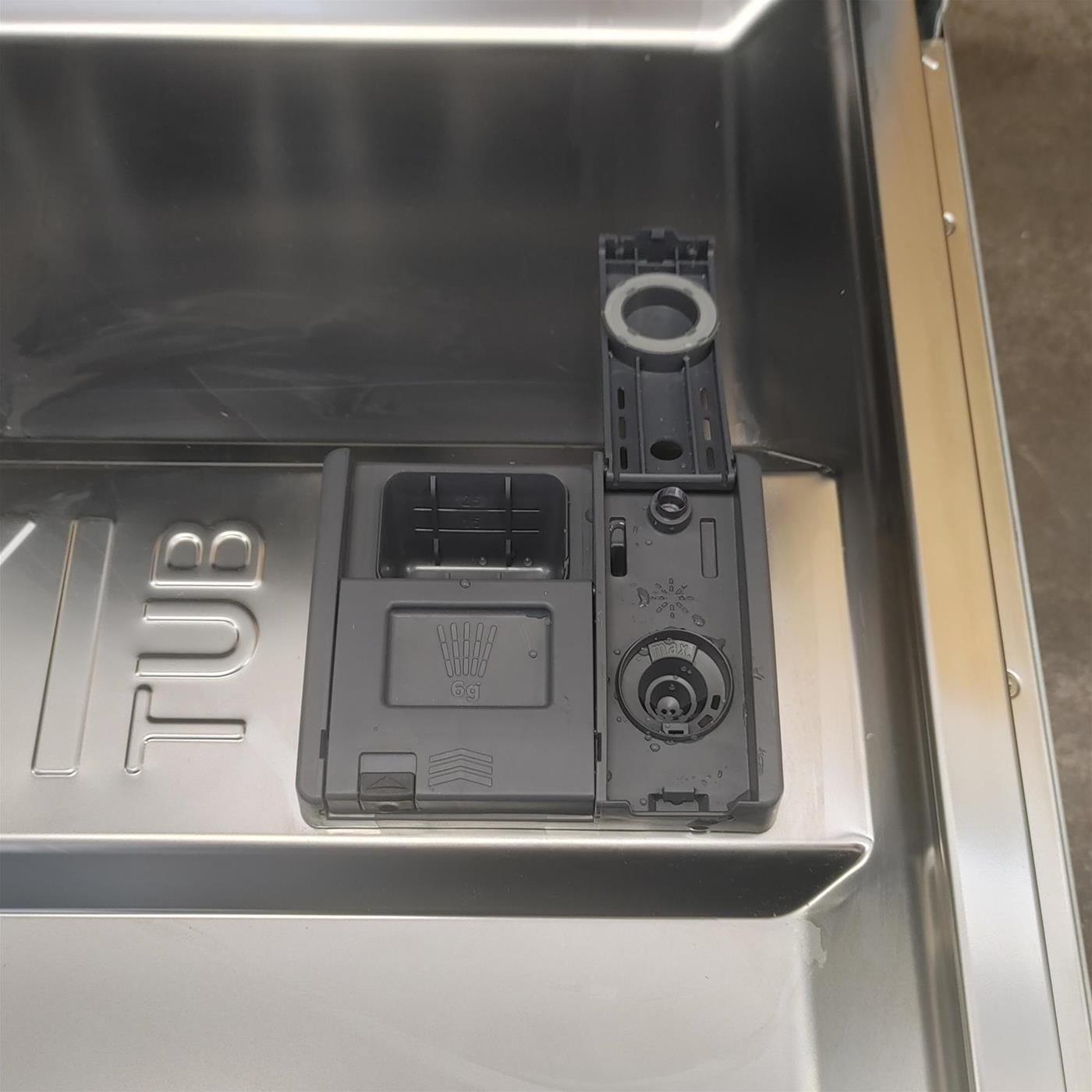 Lavastoviglie CANDY CIMC E0W 3E53 a Scomparsa Totale