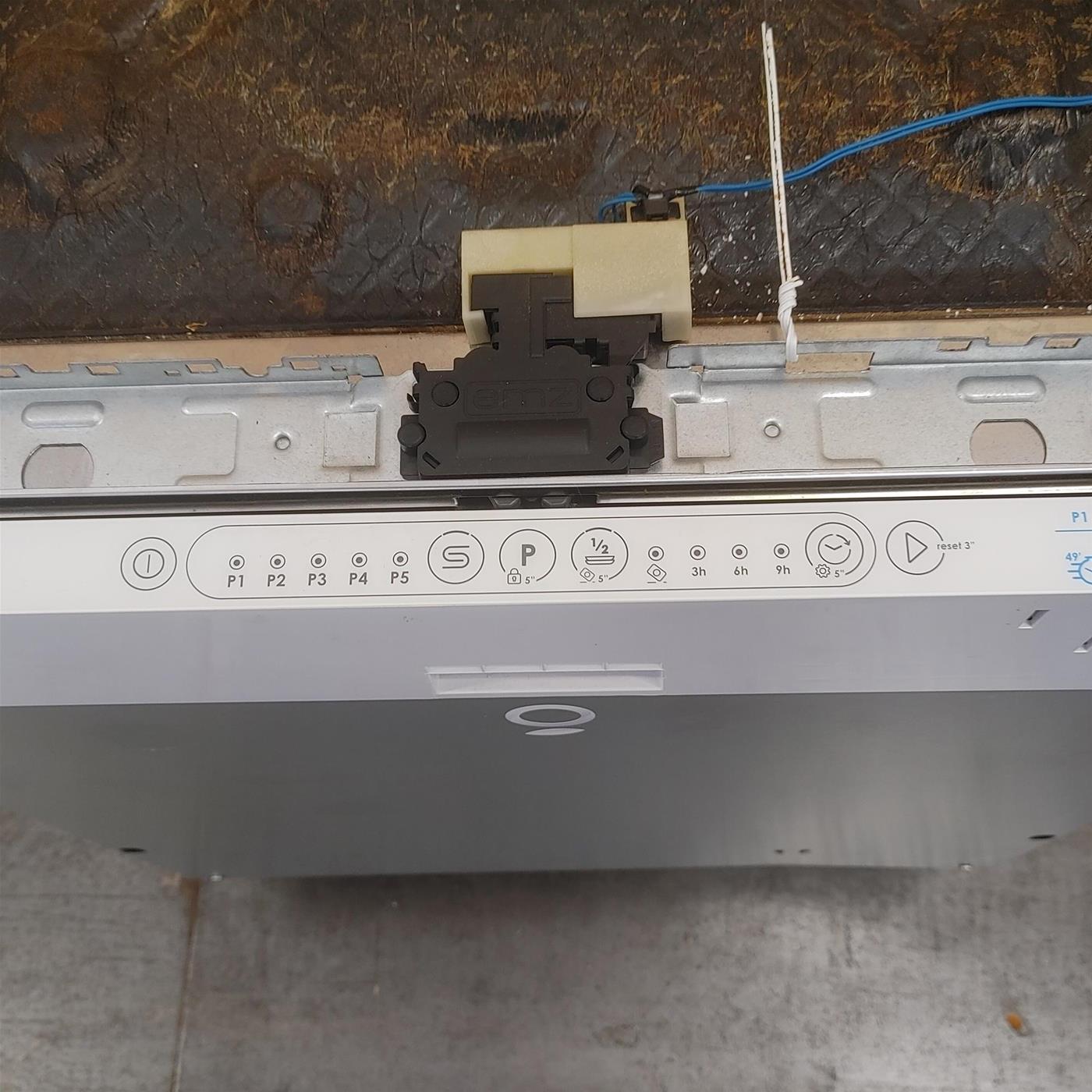 Lavastoviglie Candy CI3E53L0W a scomparsa totale 13 coperti