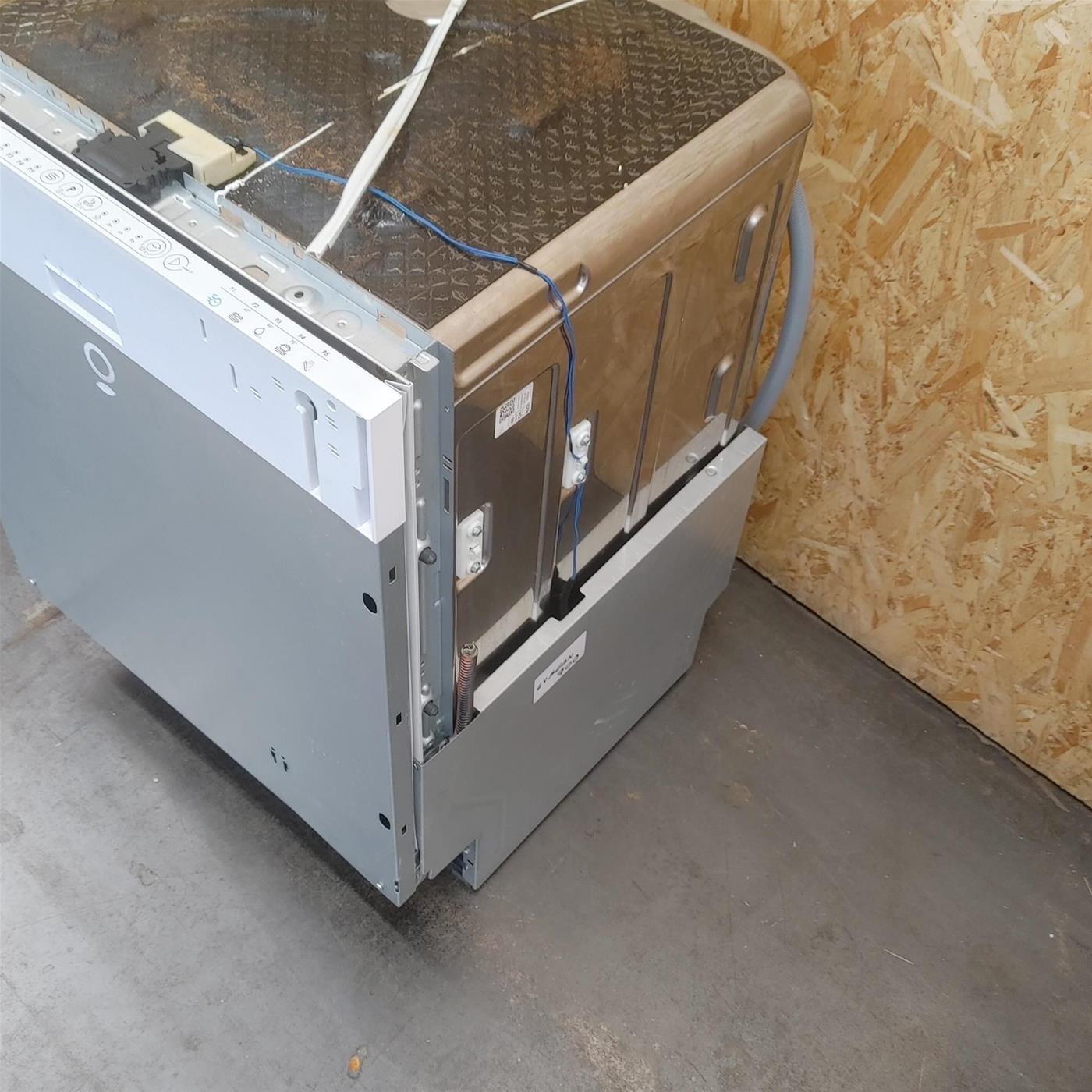 Lavastoviglie Candy CI3E53L0W a scomparsa totale 13 coperti