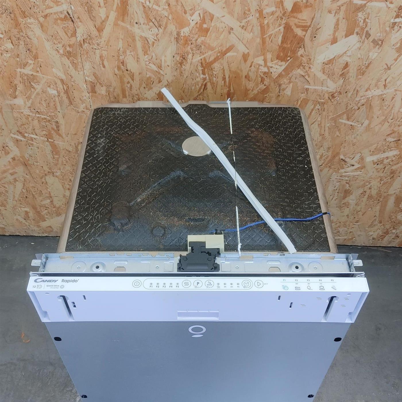 Lavastoviglie Candy CI3E53L0W a scomparsa totale 13 coperti