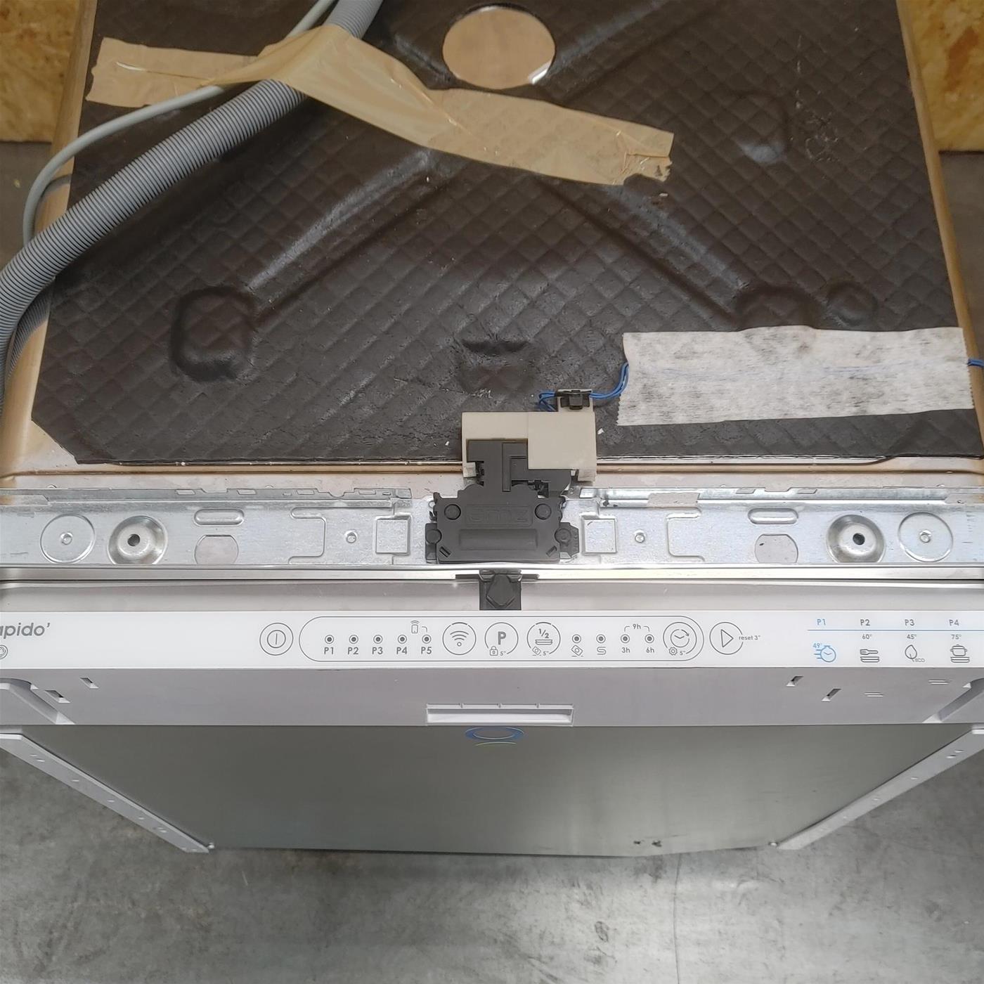 Lavastoviglie Candy CIP 3E7L0W a scomparsa totale 13 coperti