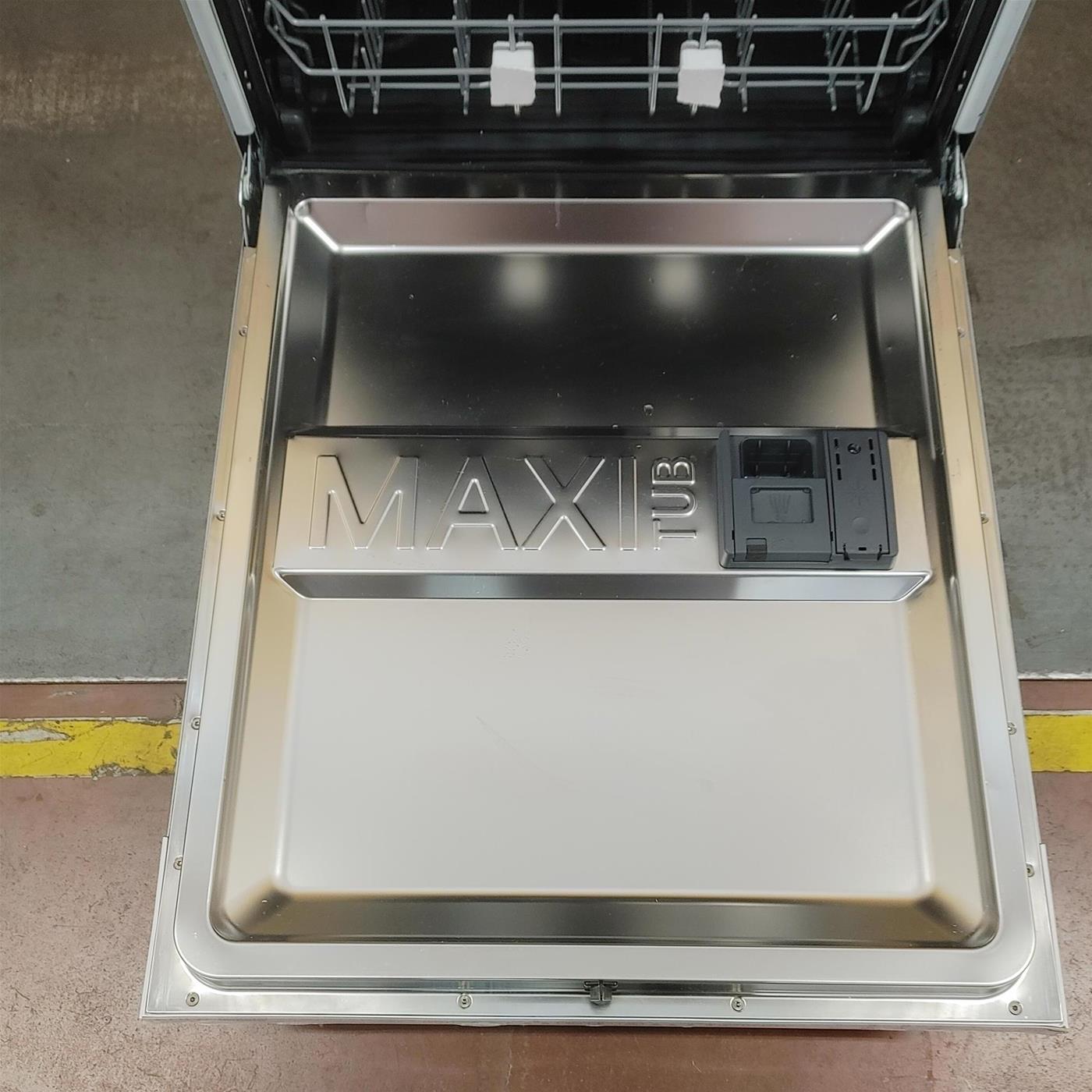 Lavastoviglie Candy CIP 3E7L0W a scomparsa totale 13 coperti