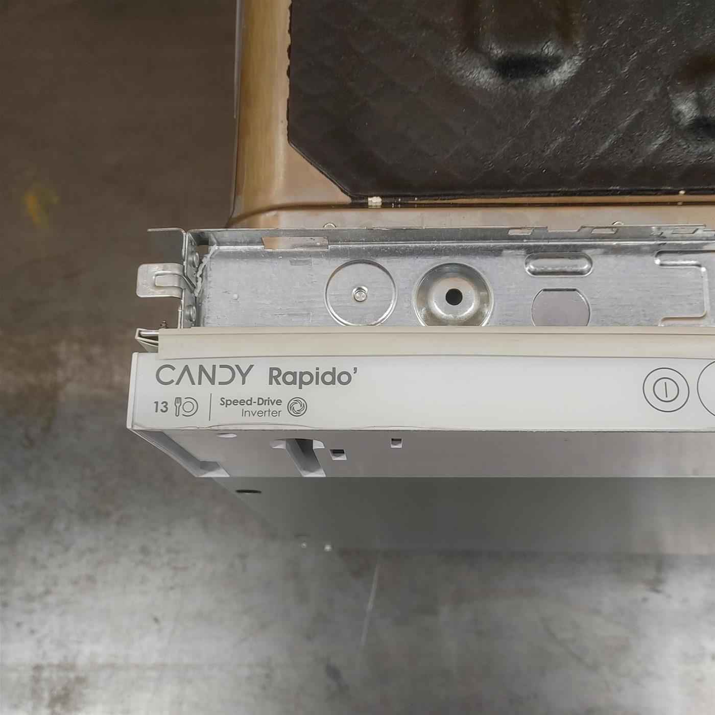 Lavastoviglie Candy CIP 3E7L0W a scomparsa totale 13 coperti