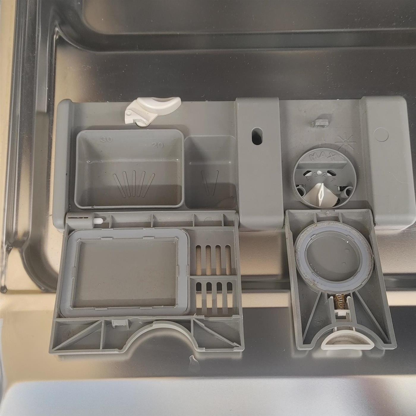 Electrolux ESF5534LOX Libera installazione 13 coperti E