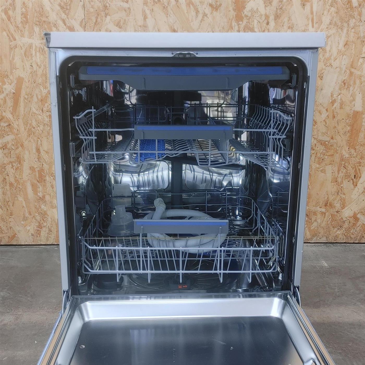 Lavastoviglie Electrolux Serie 600 ESM48400SX SatelliteClean® Libera installazione 14 coperti
