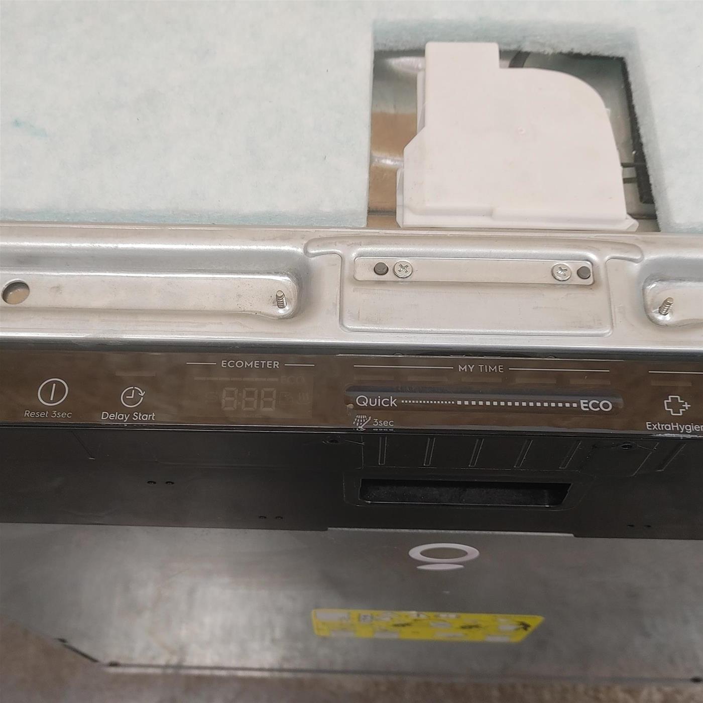 Lavastoviglie Electrolux SatelliteClean EES68605L Serie 700 GlassCare da Incasso 14 coperti