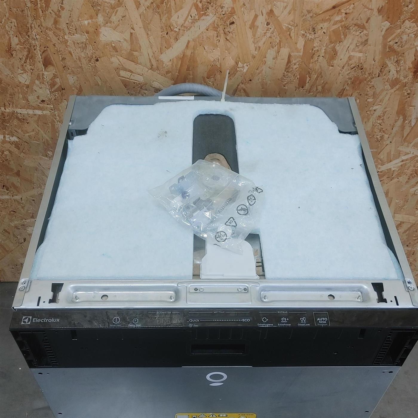 Lavastoviglie Electrolux SatelliteClean EES68605L Serie 700 GlassCare da Incasso 14 coperti