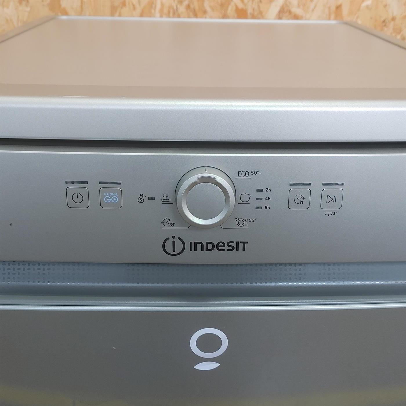 Lavastoviglie Indesit D2FHK26 a libera installazione