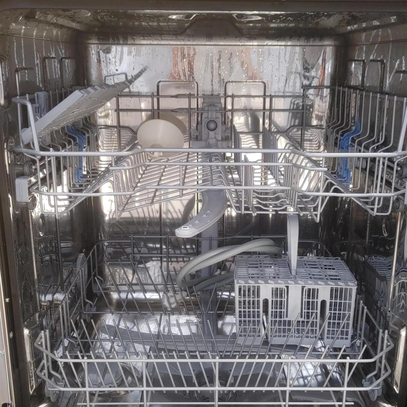 Lavastoviglie Indesit D2IHKL326 a scomparsa totale 14 coperti