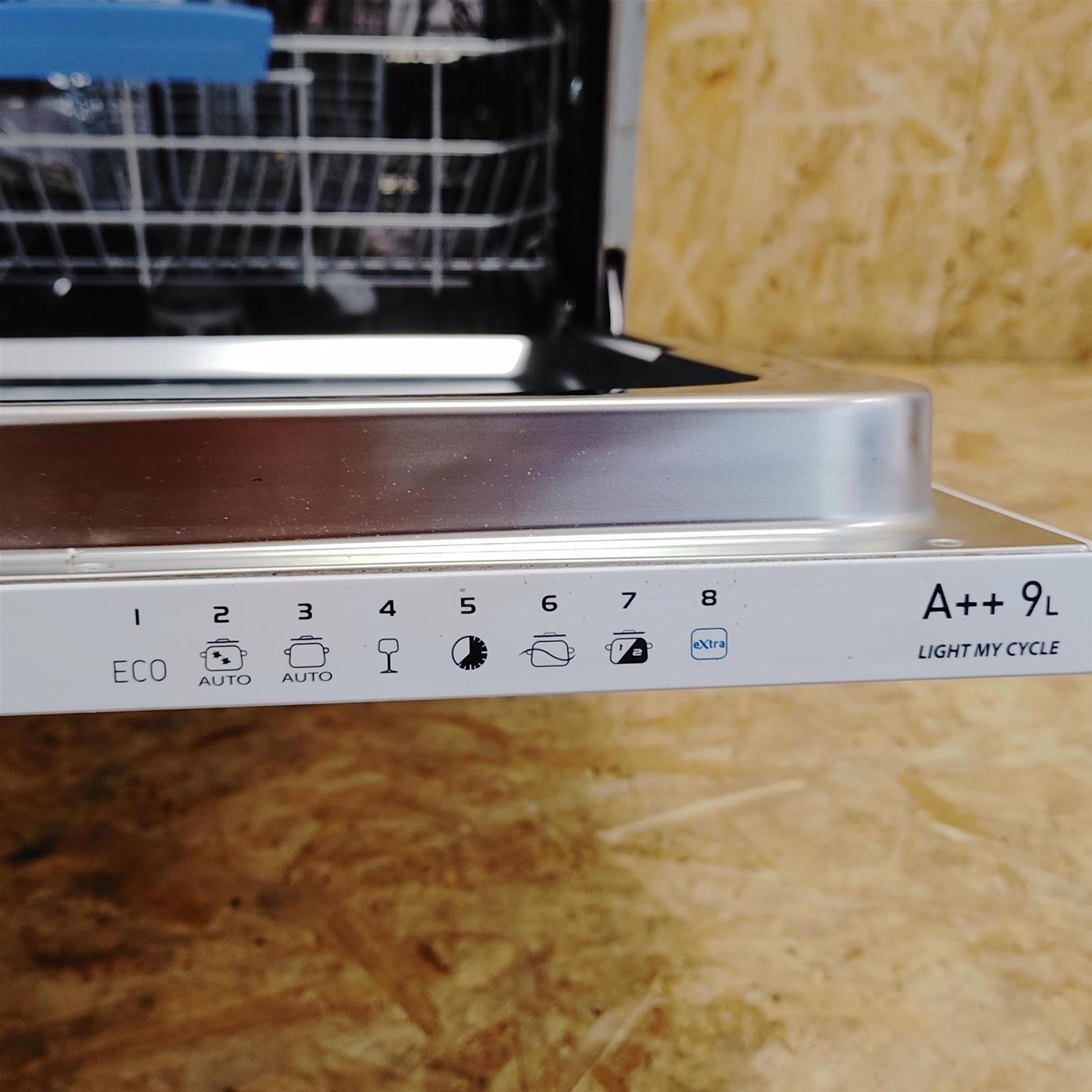 Indesit DIFP 48T9 AL EU lavastoviglie A scomparsa totale 14 coperti