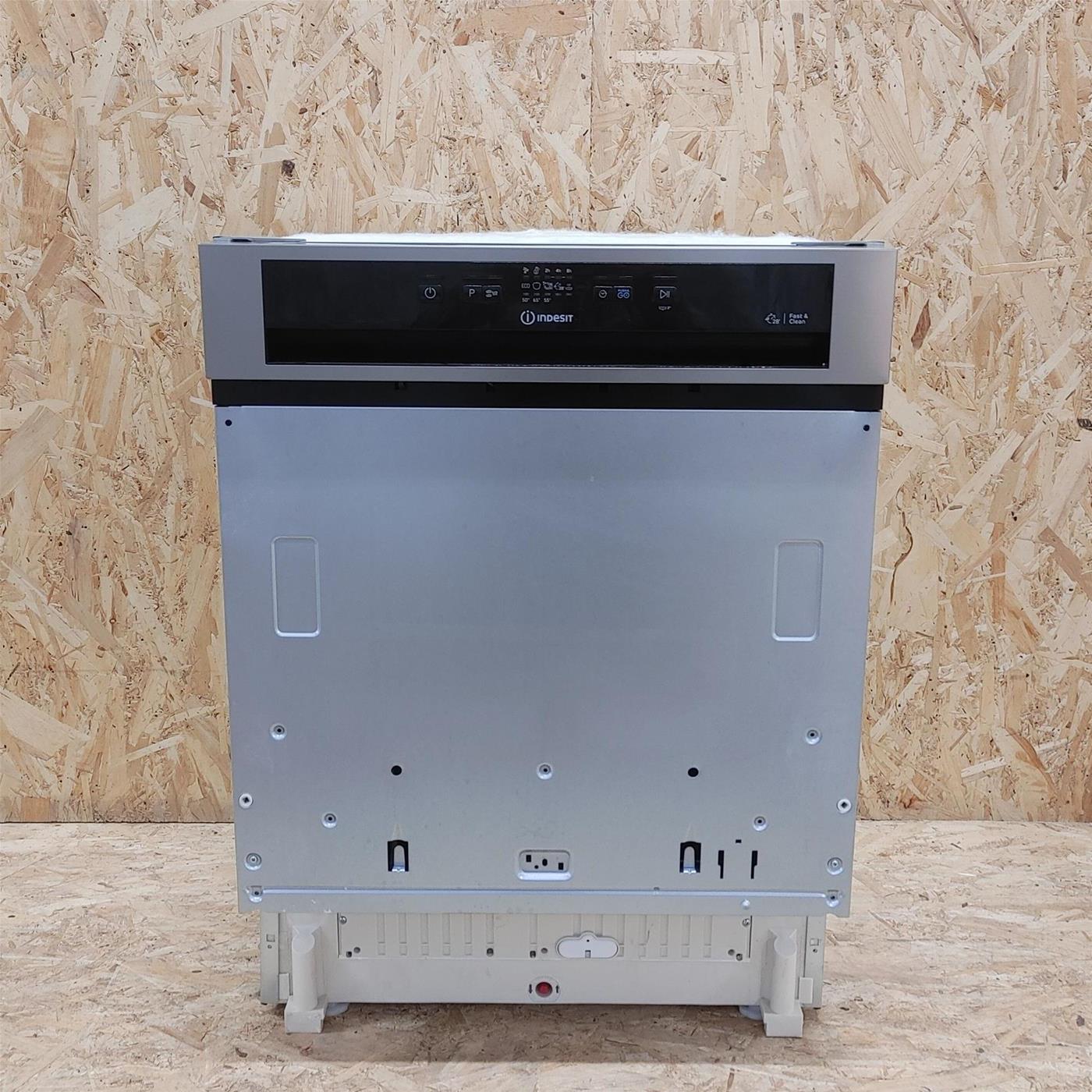 Indesit DBE 2B19UK lavastoviglie a scomparsa totale 14 coperti F