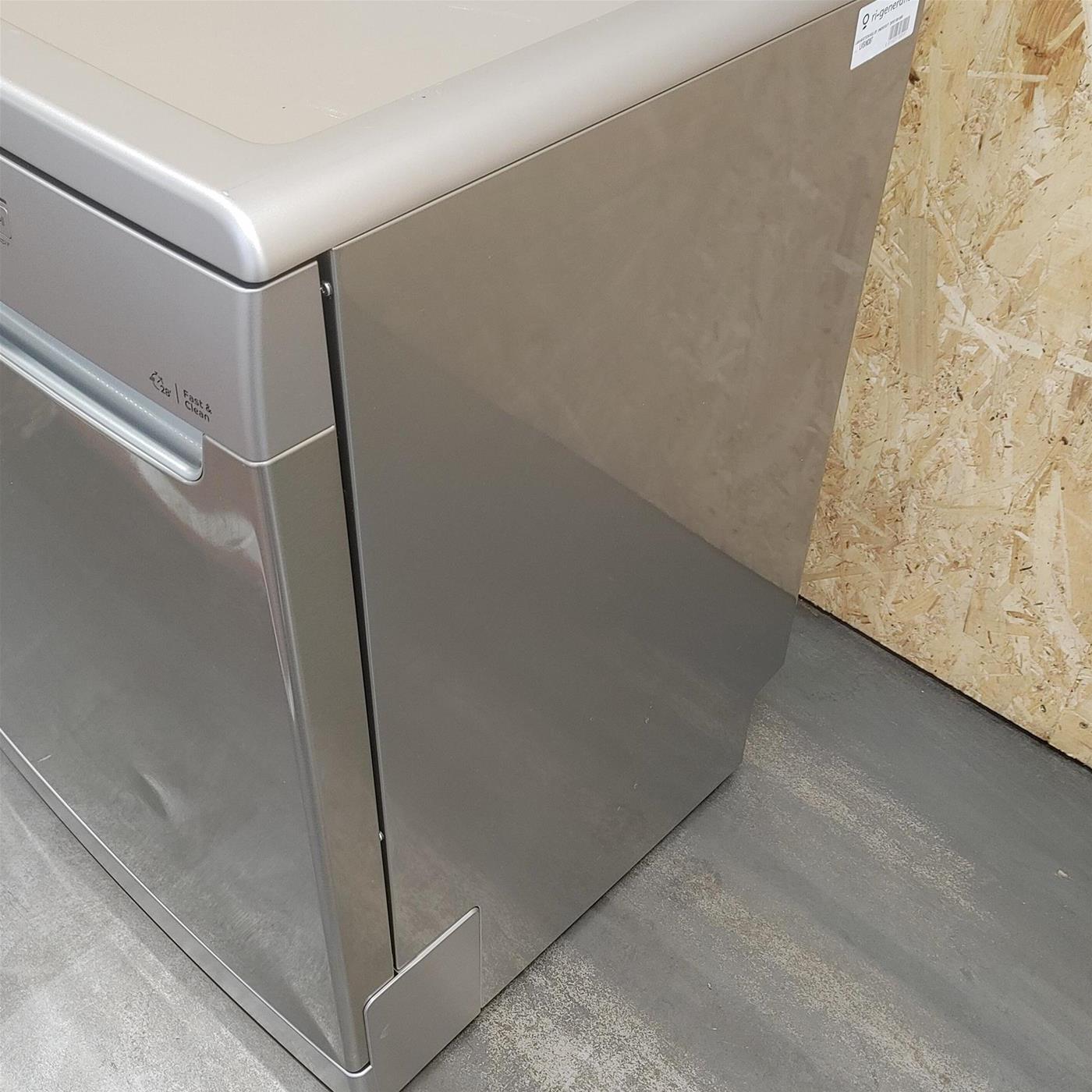 Indesit DFE 1B19 X lavastoviglie Libera installazione 14 coperti F