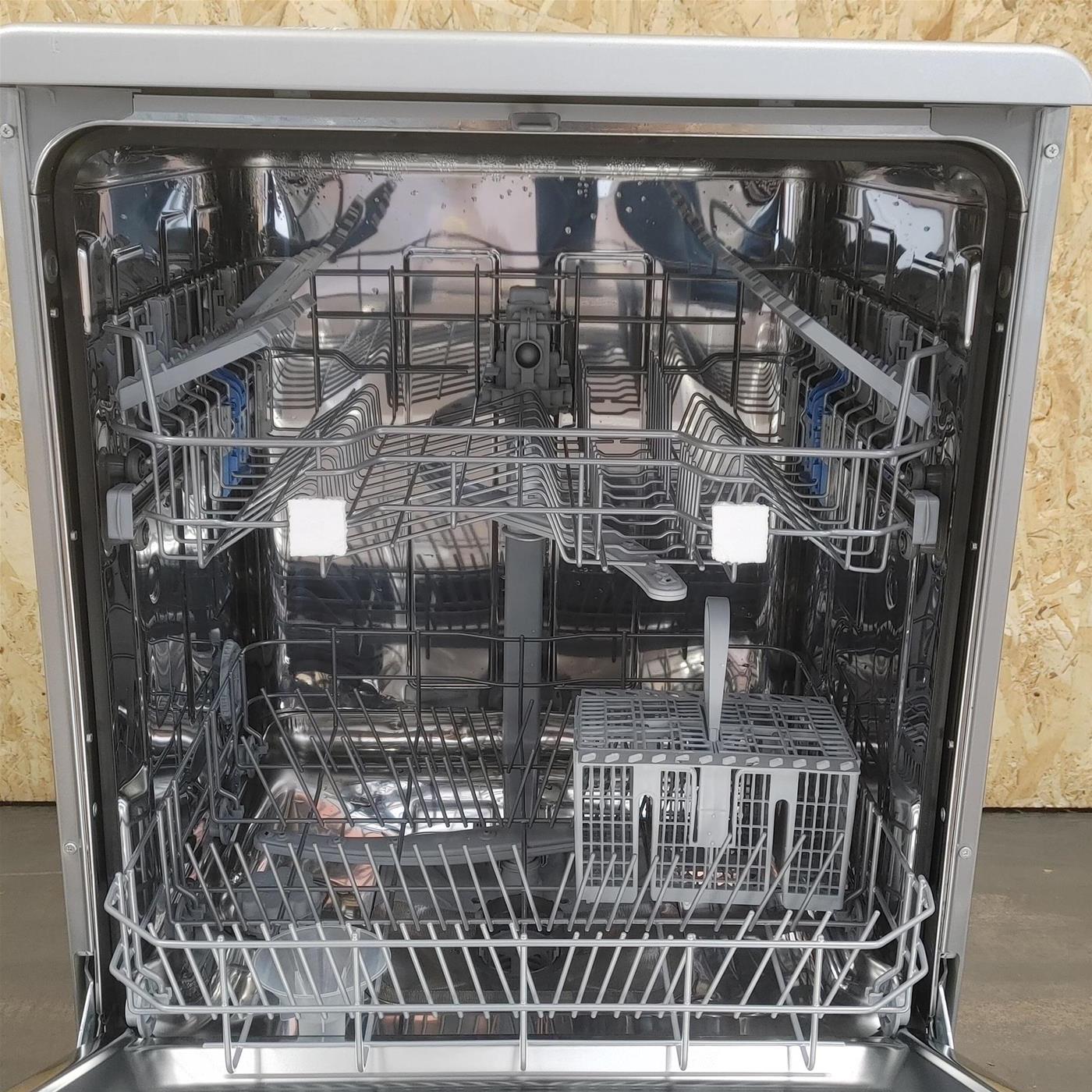 Indesit DFE 1B19 X lavastoviglie Libera installazione 14 coperti F