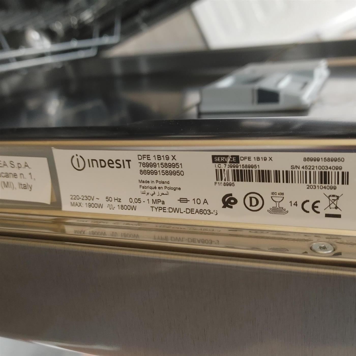 Indesit DFE 1B19 X lavastoviglie Libera installazione 14 coperti F