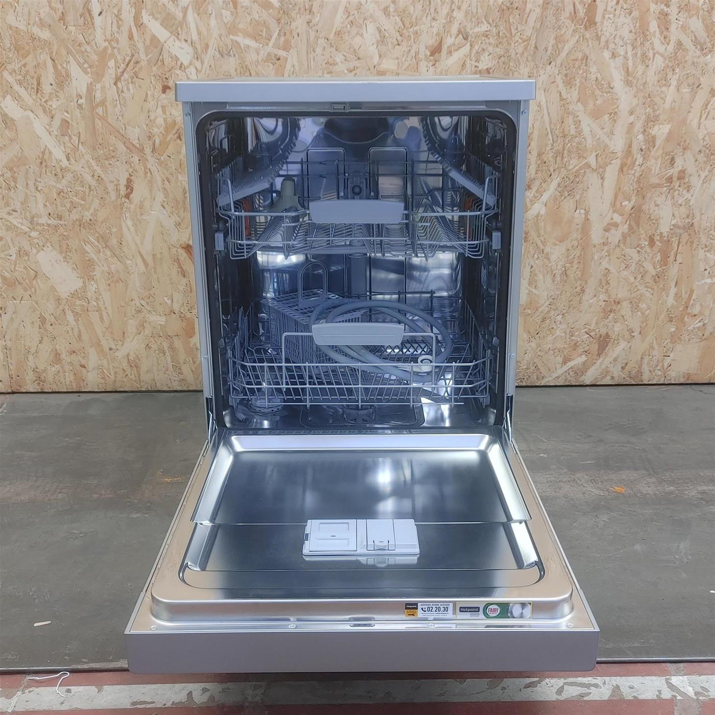 Hotpoint Ariston Lavastoviglie a libera installazione Hotpoint HFC 2B+26 X