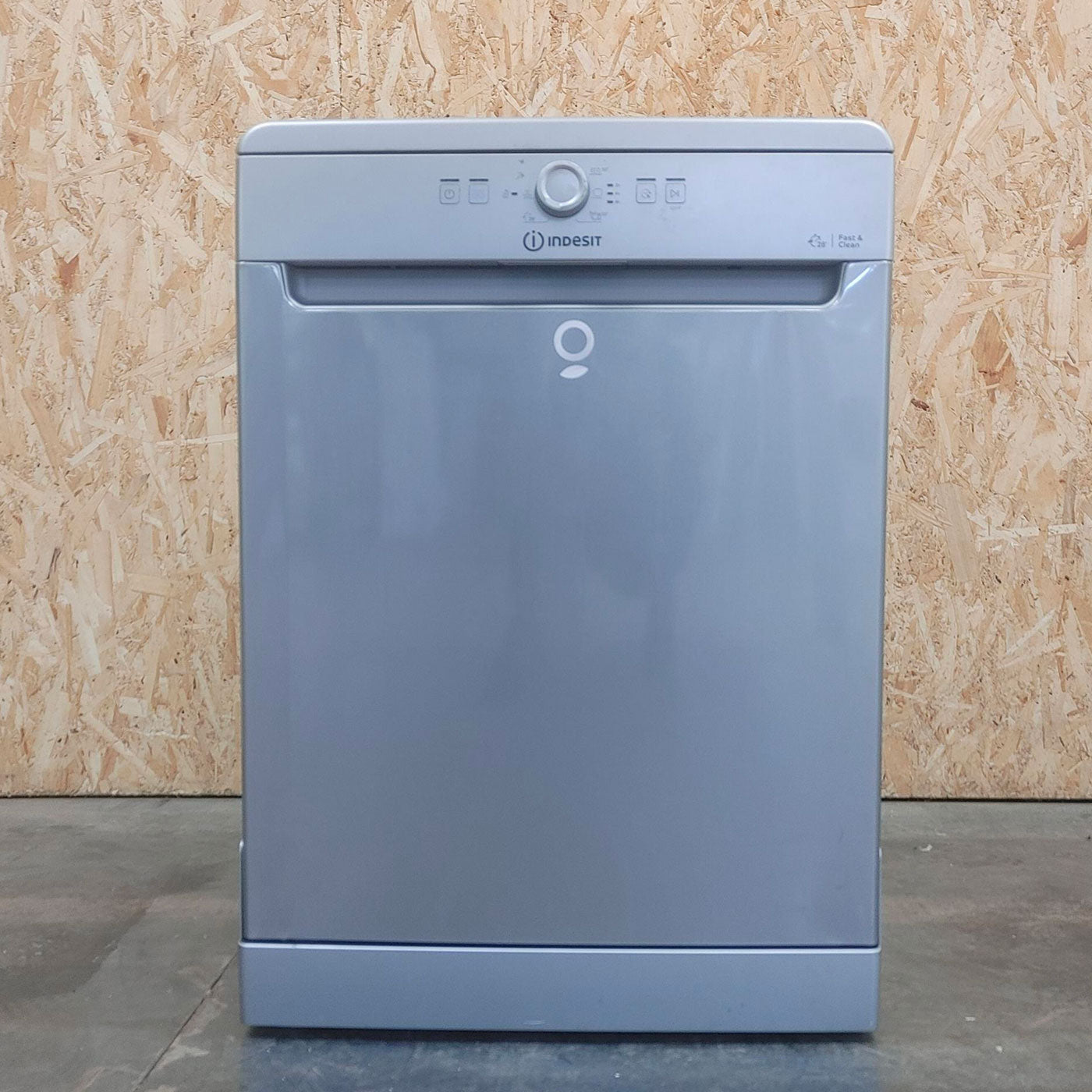 Indesit D2F HK26 S Lavastoviglie Libera installazione 14 Coperti E