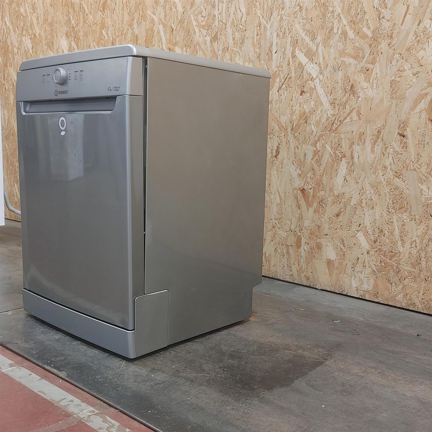 Indesit D2F HK26 S Lavastoviglie Libera installazione 14 Coperti E