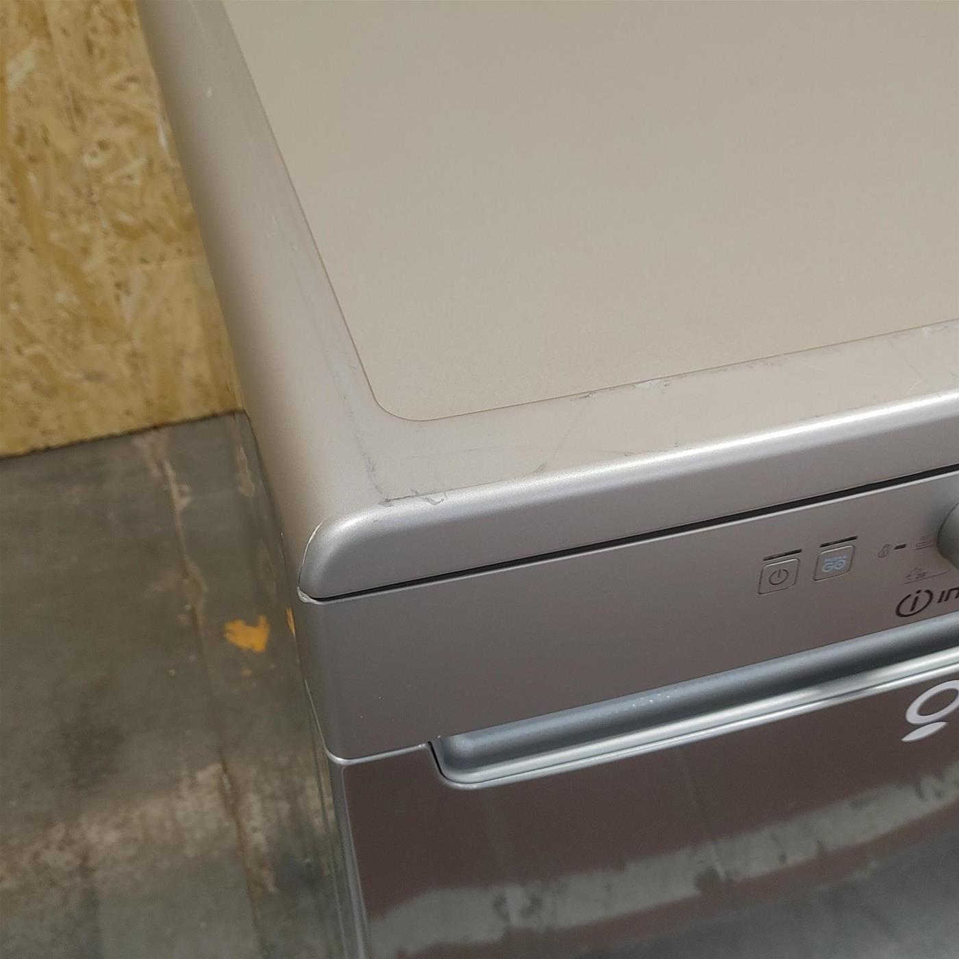 Indesit D2F HK26 S Lavastoviglie Libera installazione 14 Coperti E