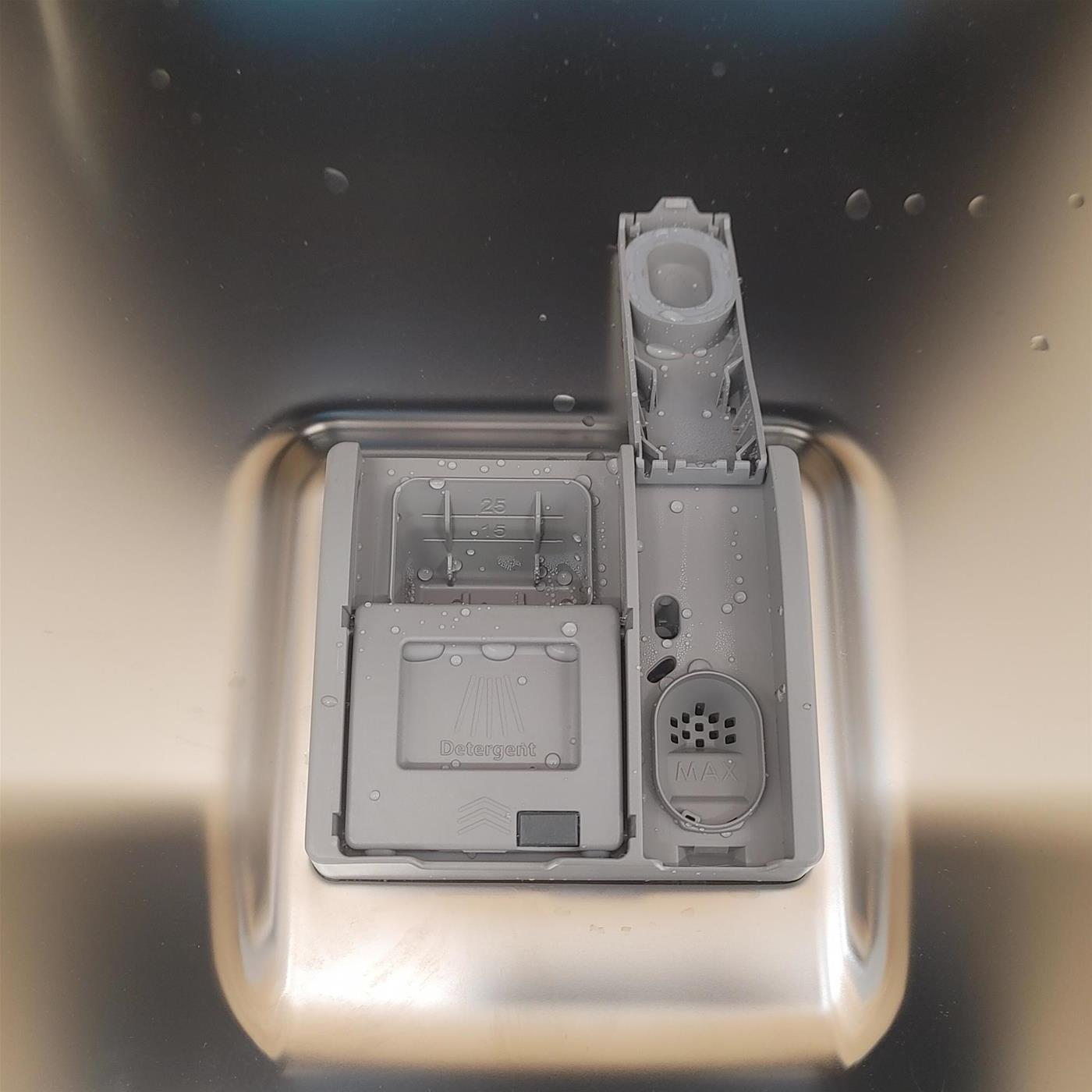 Lavastoviglie LG DB475TXS A scomparsa totale 14 coperti A