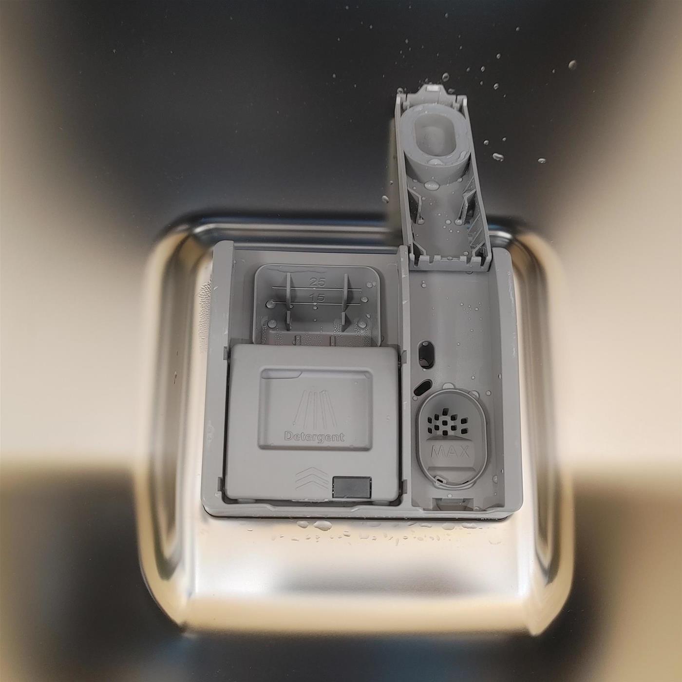 Lavastoviglie LG DB475TXS A scomparsa totale 14 coperti A