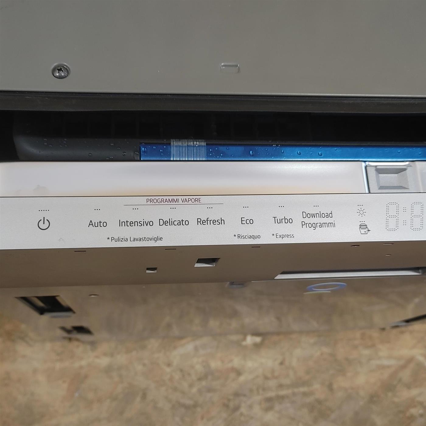 Lavastoviglie LG DB475TXS A scomparsa totale 14 coperti A